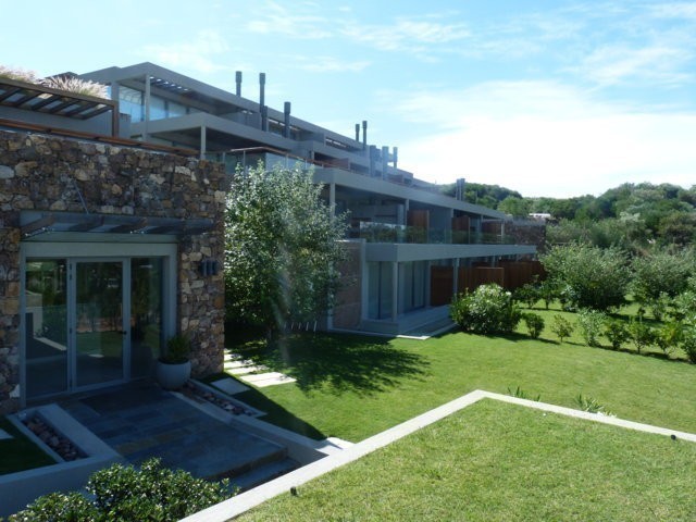 Venta de edificio Altamar de reciente construcción con una de las mejores vistas de Punta del Este